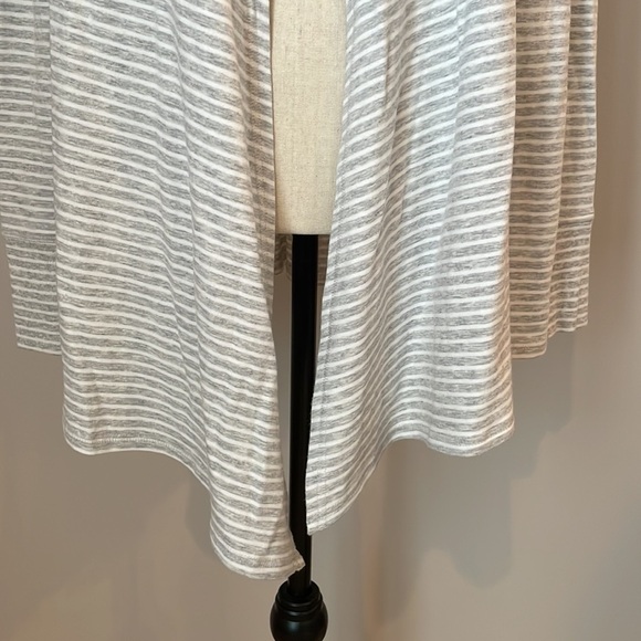 NWT Chico’s Zenergy Stripe Rib Mix Cardigan SZ L Heather Gray Soft and Stretchy - Picture 5 of 13